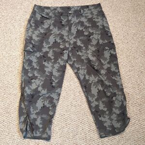 Eddie Bauer Travex Capri Pants Womens 10 Green Camo Ruched Lightweight Hiking